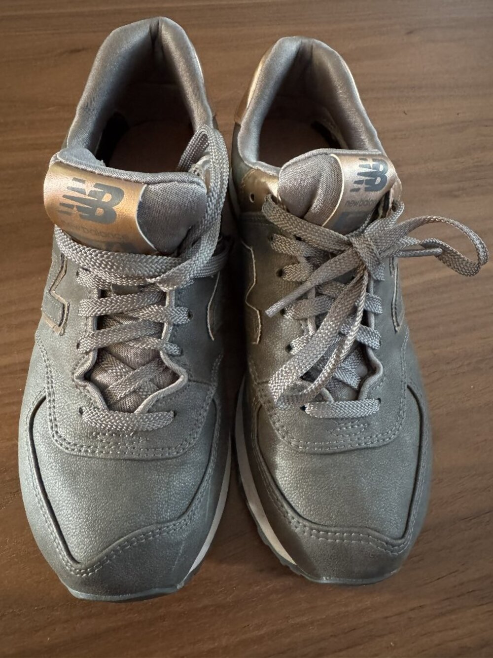 New Balance 574 Women’s Sneakers – Size 7B – JK0411